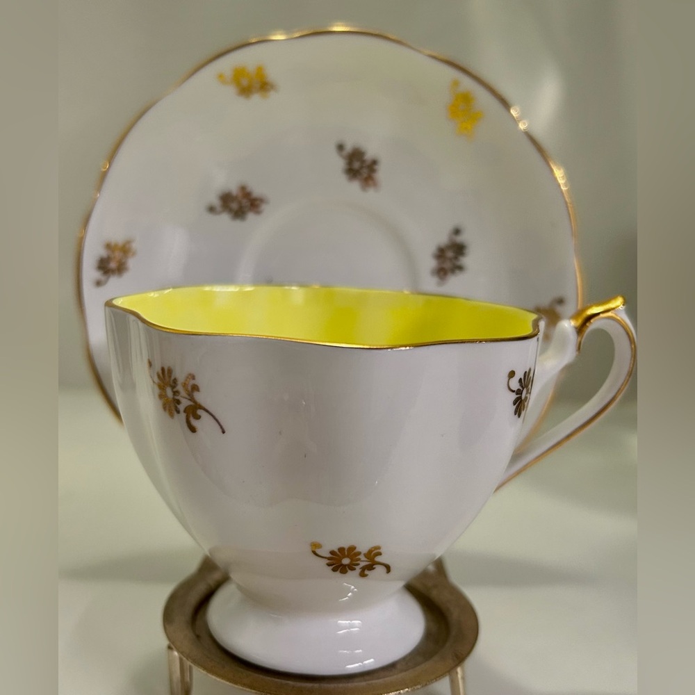 VINTAGE QUEEN ANN WHITE GOLD YELLOW TEA CUP AND SAUCER